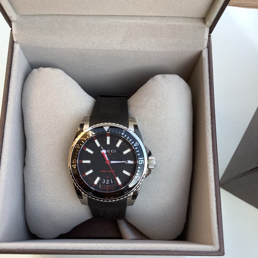 - BIG and BEAUTIFUL GUCCI watch🌟🌟🌟🌟 - Picture 14 of 15